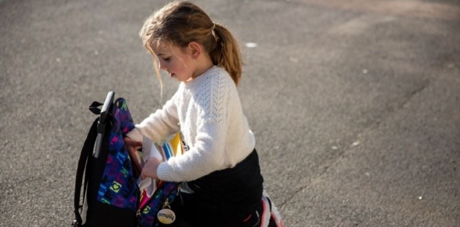 Тривожний шкільний рюкзачок: що батьки мають покласти дитині до школи