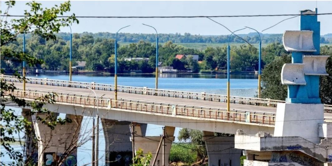 Новий удар по Антонівському мосту: що повідомляють паблики
