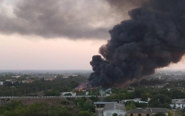 В Крыму неожиданно загорелся крупный склад
