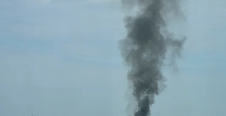Пожар на АЗС в Киеве: столб дыма поднимался высоко в небо