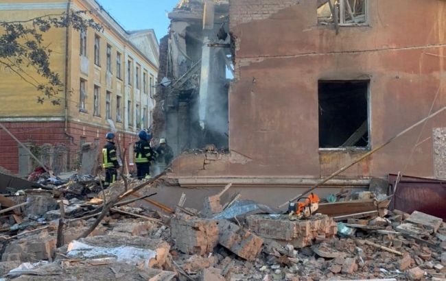 Ракетный удар по Славянску: под завалами могут быть люди
