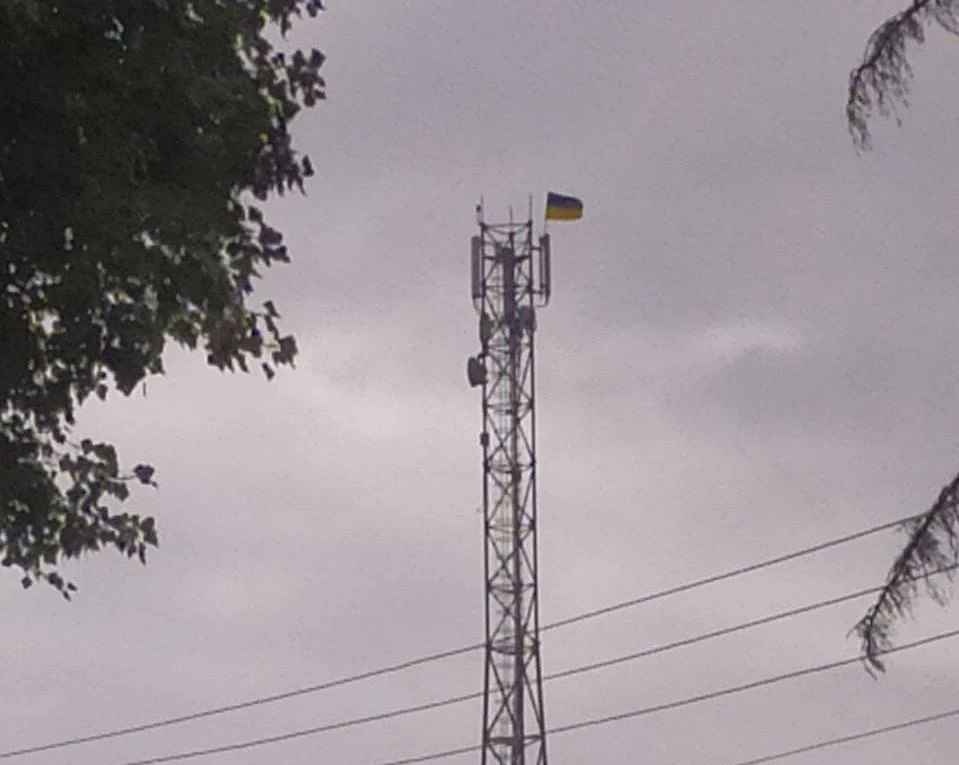 Деоккупация Луганщины: в селе недалеко от Сватово вывесили украинский флаг