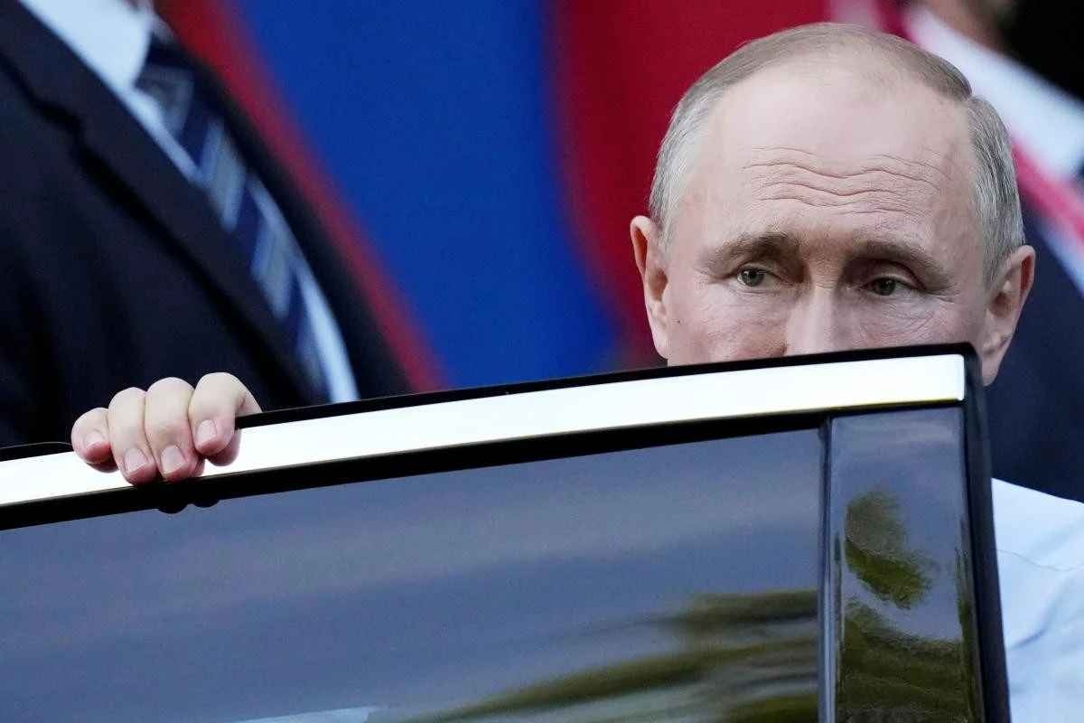 У Росії стався напад на кортеж Путіна: начальника особистої охорони президента помістили під варту