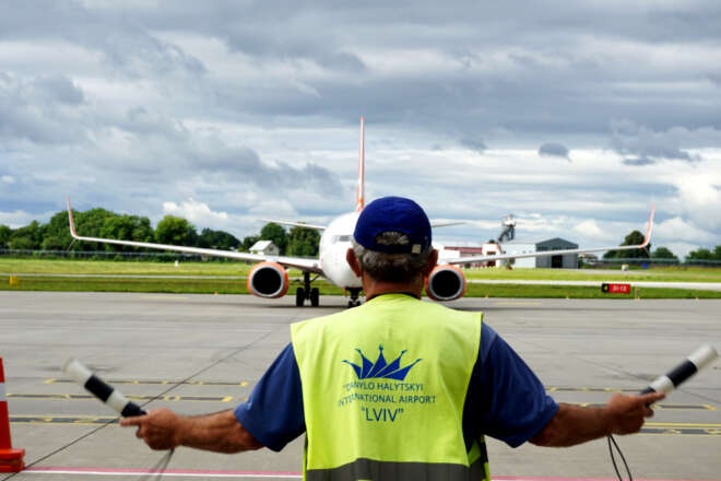Возобновление авиарейсов: будут ли открывать аэропорт "Львов" до конца войны