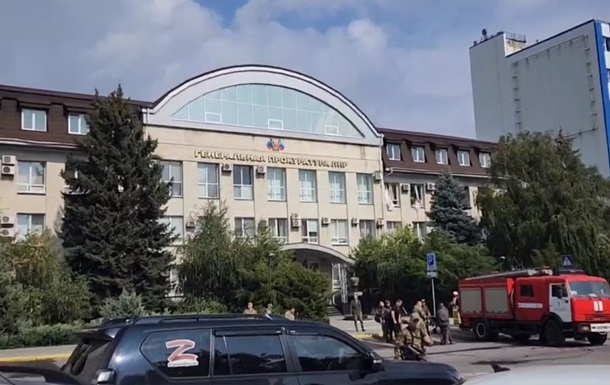 В Луганске взорвали кабинет "генпрокурора": в здании выбиты окна