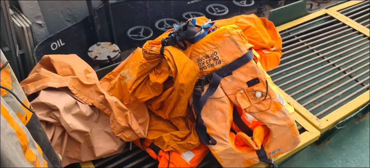 В море выловили спасательный плот с крейсера "Москва": найденное в нем удивило