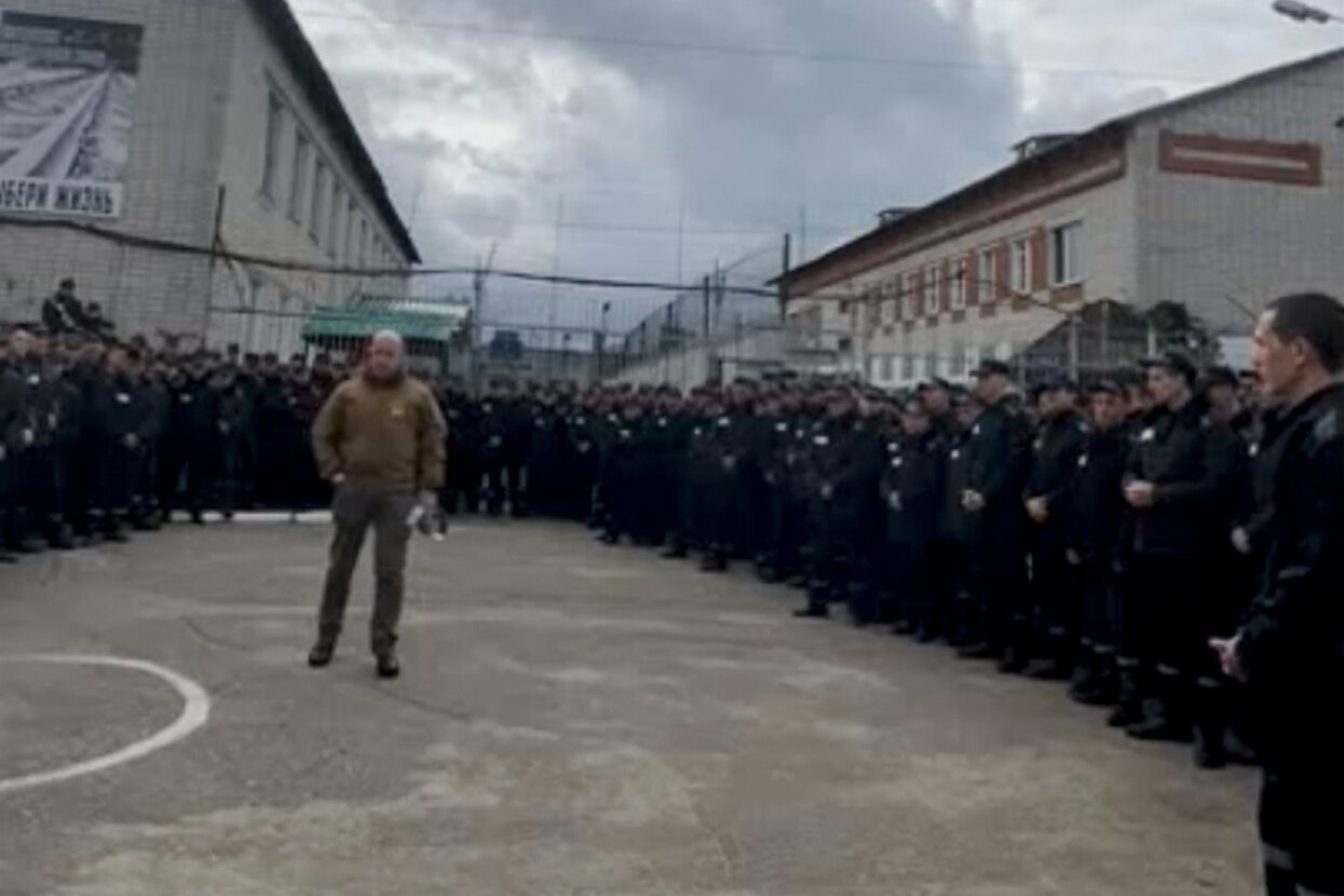 Россия перебрасывает на фронт сотни заключенных - Генштаб