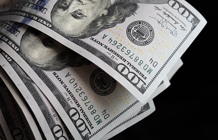 Доллар установил новый рекорд: сколько сегодня стоит американская валюта