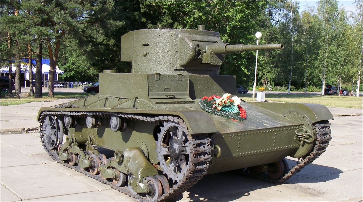На зберіганні є танки 30-х років: Жданов розповів про російську техніку
