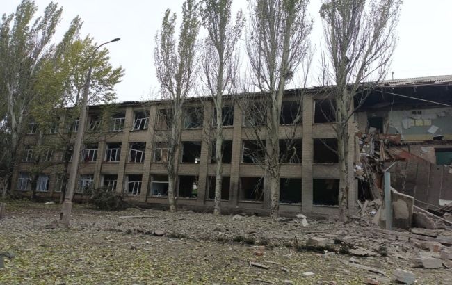 Враг ударил по Николаевке: ракета попала в школу, где прятались гражданские