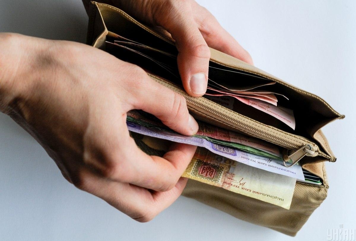 Уровень доходов снизился: половине украинцев не хватает денег до зарплаты - исследование