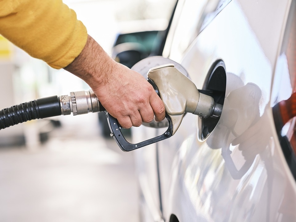 Зростання цін на пальне: коли подорожчають бензин та дизель