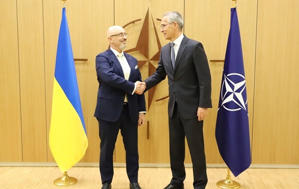 Украина де-факто уже присоединилась к НАТО - Резников