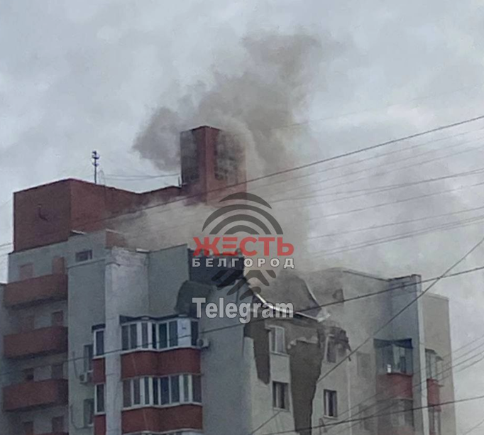 НП у Білгороді: російська ракета впала на багатоповерховий будинок