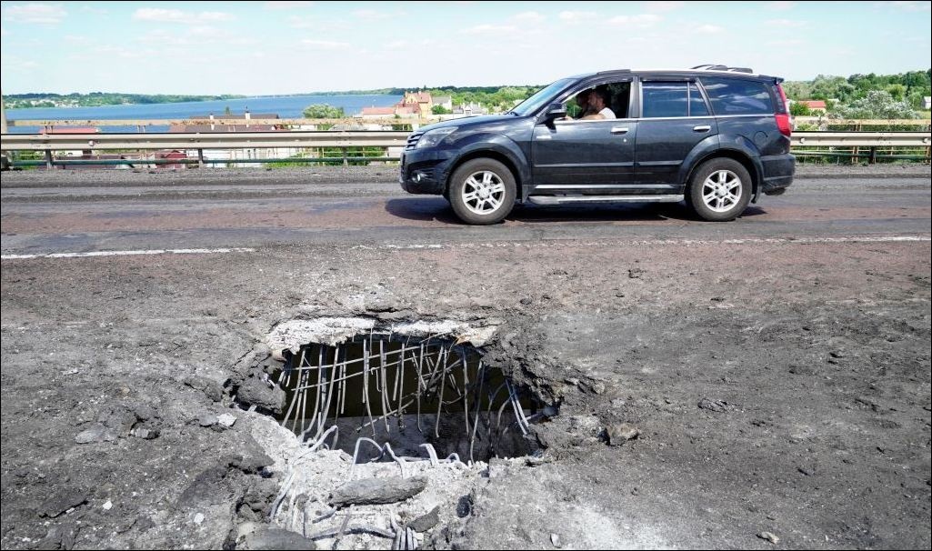 Переправа возле Антоновского моста разбита, но еще действует