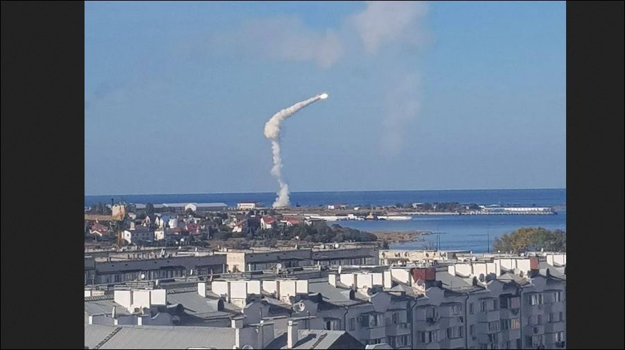 Очень громко: в оккупированном Крыму взрывы, работает ПВО