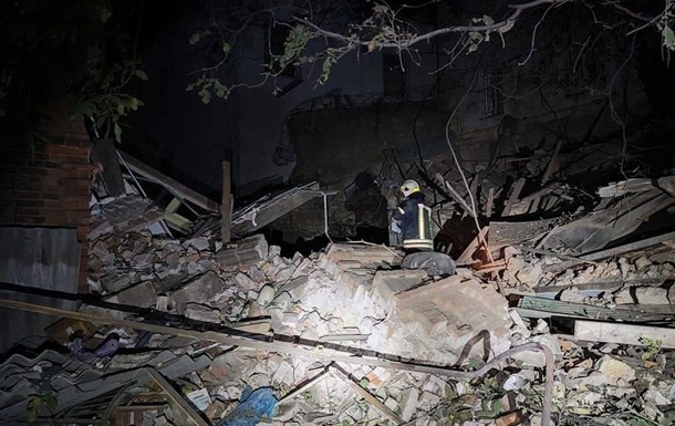 В Николаеве после обстрела обрушился жилой дом