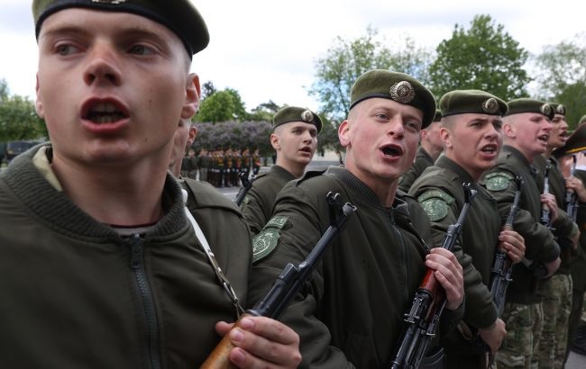 Повестки присылают, но в Беларуси официально отрицают проведение мобилизации