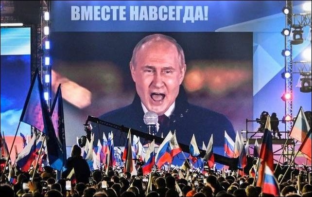 "Підгорає": експерт назвав причину запровадження Путіним військового стану