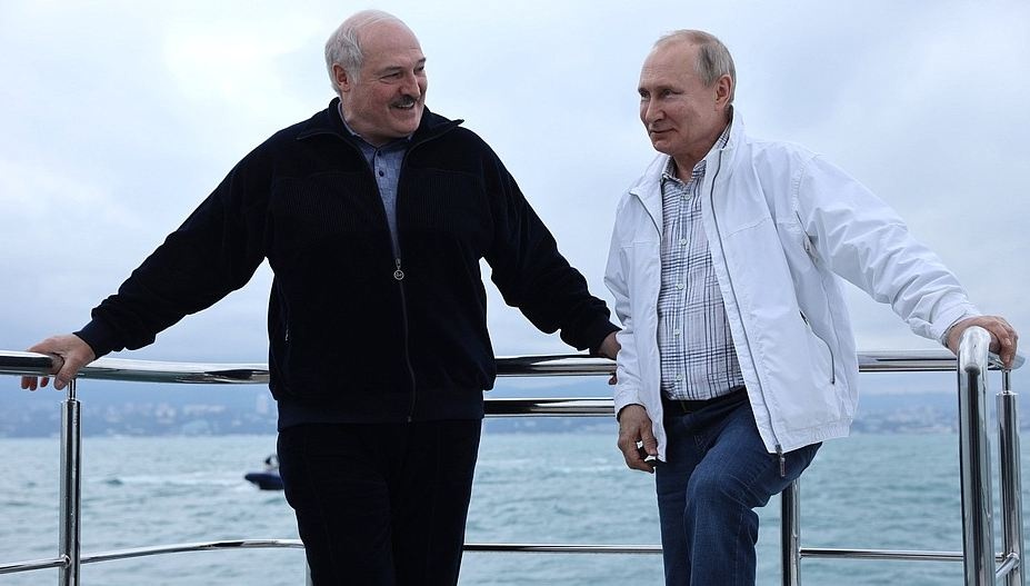 Лукашенко впервые получил ультиматум от Путина в начале октября  – белорусский аналитик