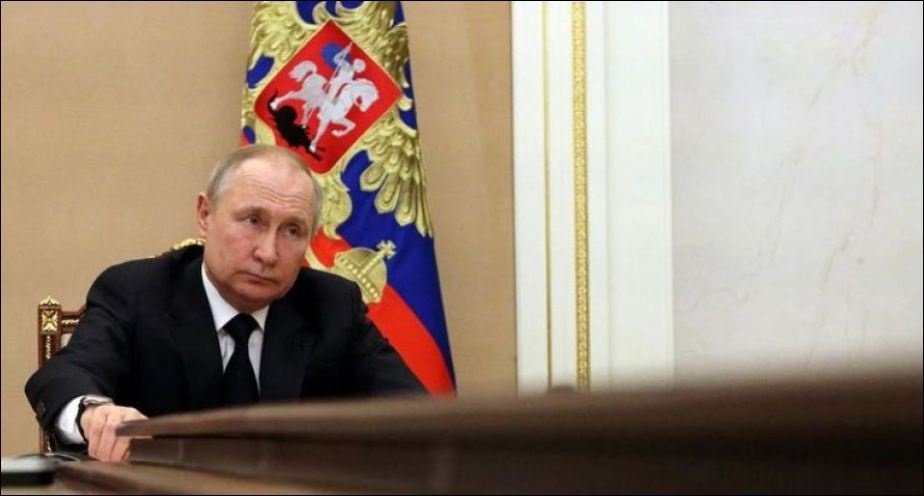 Необычная деталь: в Сети сравнили последний снимок королевы Елизаветы и Путина на Валдае