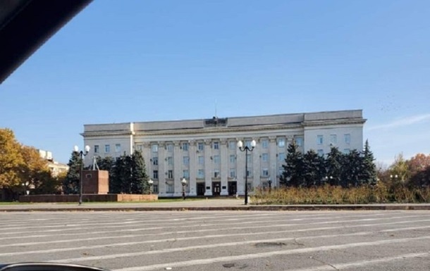 Со здания Херсонской ОВА сняли российский триколор