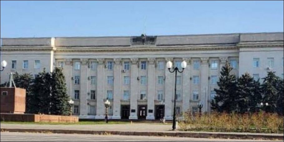 Не поспішайте радіти: Гуменюк пояснила, навіщо ЗС РФ зняли російський прапор у Херсоні