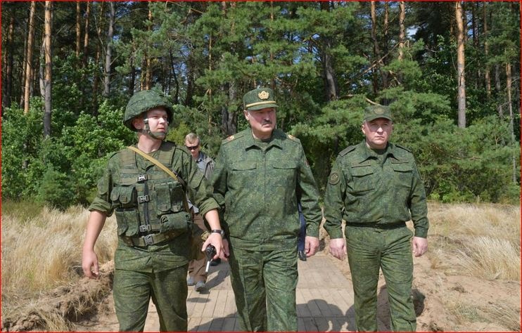 Дрова подвезет к границе: Лукашенко заявил, что хочет "пожарить шашлыки" с украинцами