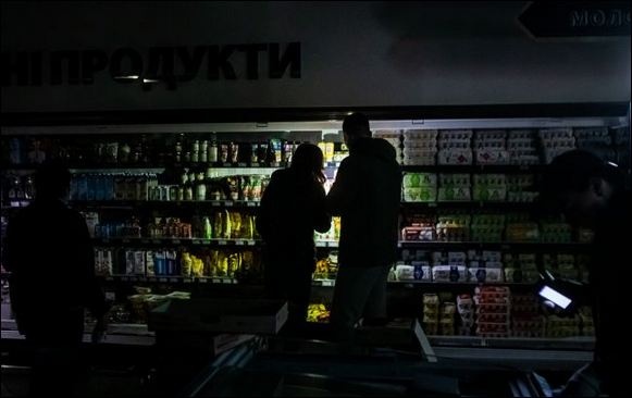 Частина продуктів із супермаркетів просто небезпечна через відключення світла: експерт навчив, як перевірити якість