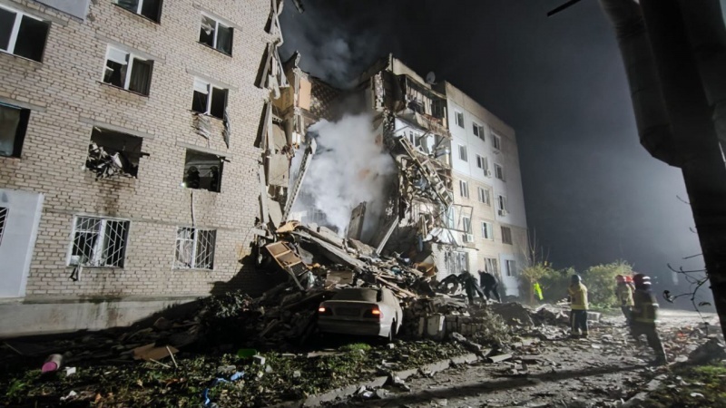 Ворог вночі завдав ракетного удару по багатоповерхівці у Миколаєві: є жертви