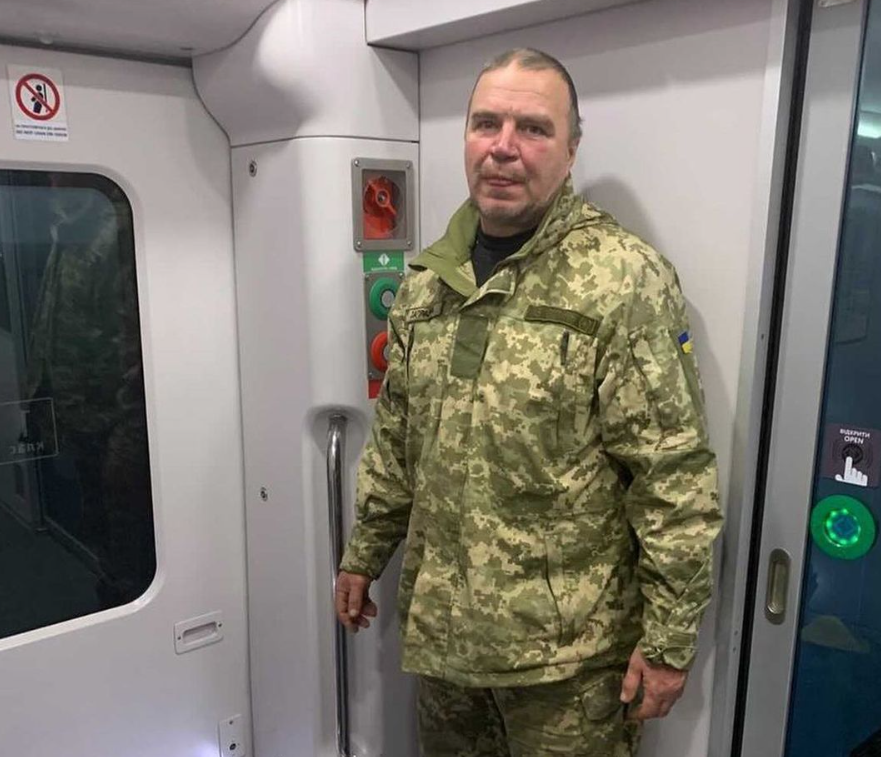 Скандал у поїзді УЗ: військового-фронтовика вигнали до тамбуру через "поганий запах"