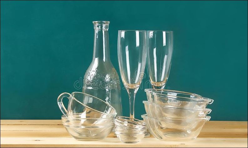 Чому не варто мити скляний посуд содою: багато хто робить цю помилку
