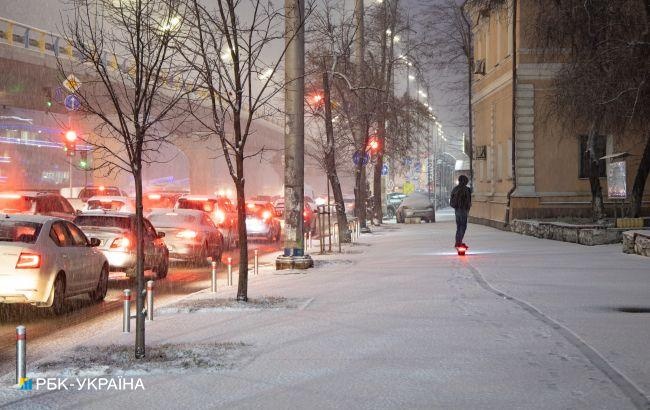 Мокрий сніг та дощ: прогноз погоди в Україні на сьогодні