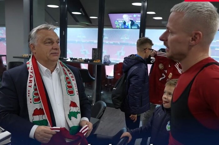 Орбан попал в скандал из-за шарфа с картой "Великой Венгрии"