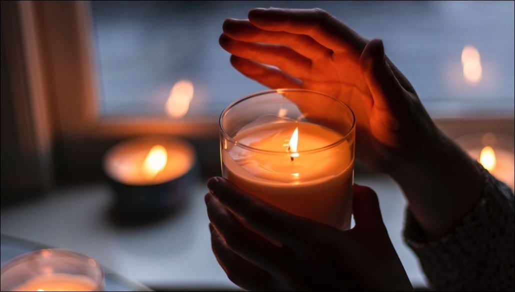 Вимкнення світла: чим можна замінити свічки в будинку