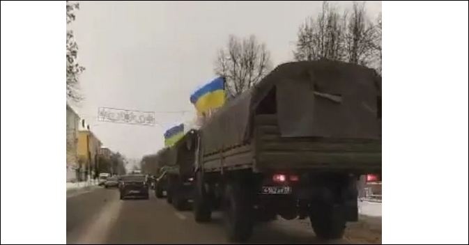 По Тверській області РФ йде колона військової техніки з українськими прапорами