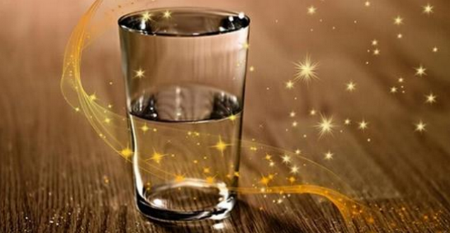Совет выпивать 8 стаканов воды в день ошибочен - шотландские ученые