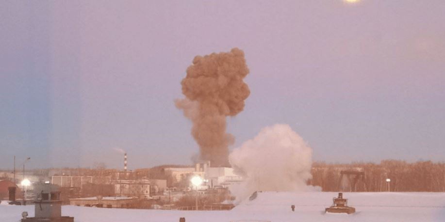 В Челябинске прогремел мощный взрыв, над городом столб дыма