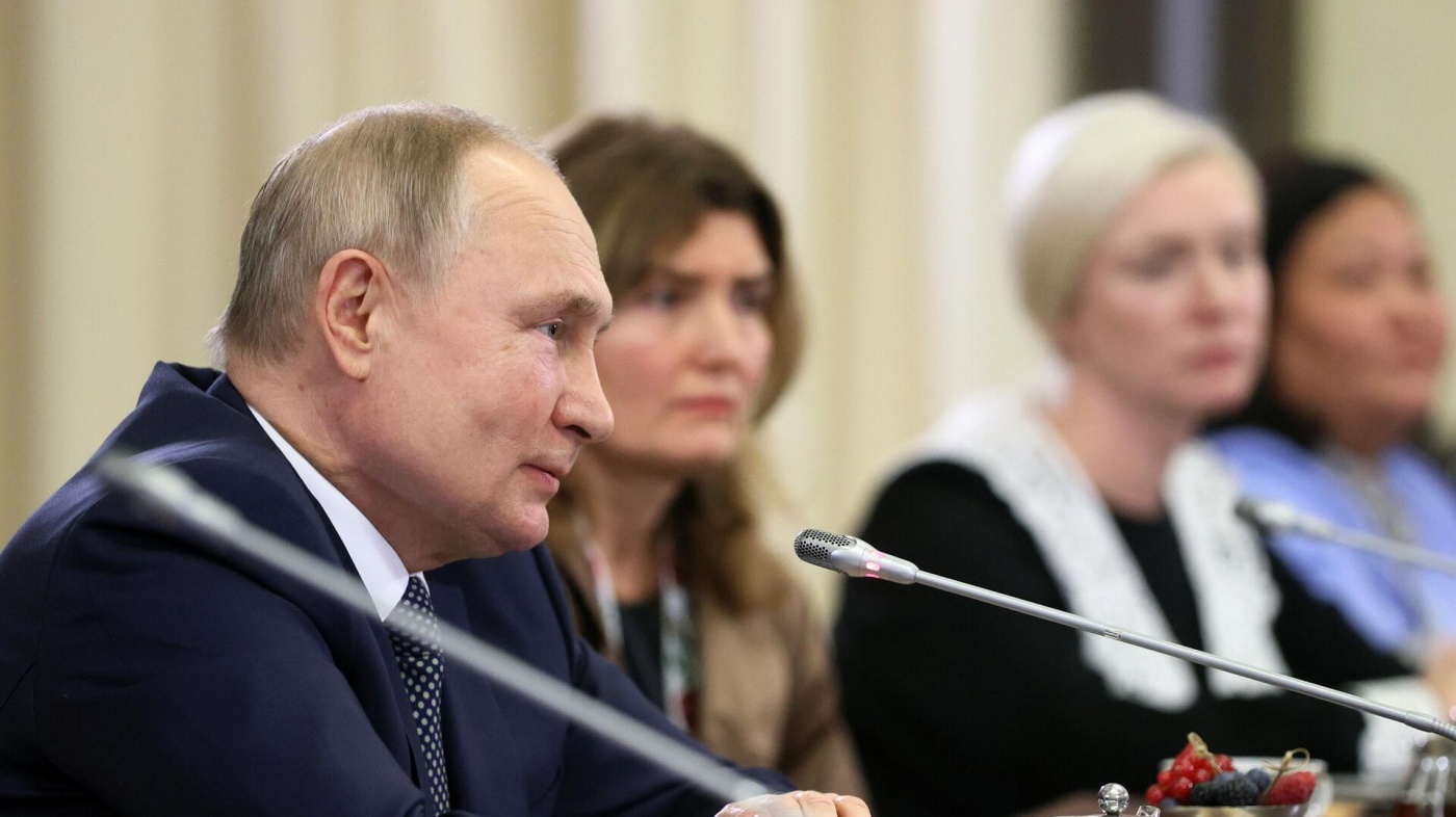 А. Кох: Путина больше нельзя показывать людям, он безумен