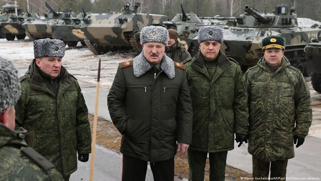 Лукашенко оголосив раптову перевірку бойової готовності армії