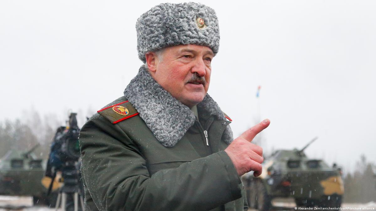 Лукашенко уже готов примкнуть к стану победителей, он введет войска не в Украину, а в РФ – историк
