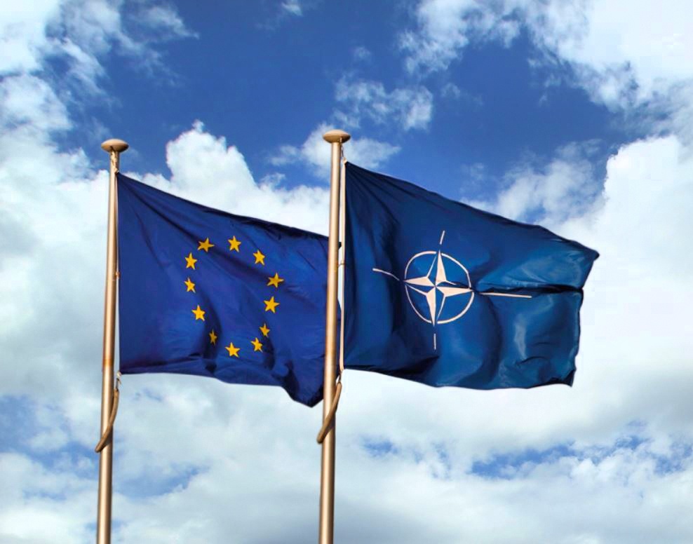 НАТО и ЕС готовят обращение о выведении войск РФ из Украины, - Politico