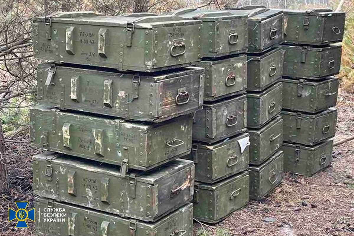 В Черниговской области СБУ выявила крупный арсенал вражеского оружия