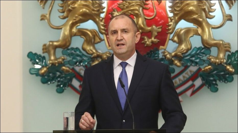 У Болгарії президент посварився з парламентом через військову допомогу Україні