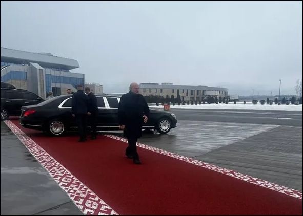 Лукашенко полетел к Путину  обсуждать космические вопросы