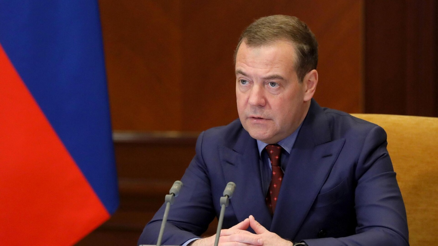 Медведев внезапно поблагодарил Зеленского за его позицию