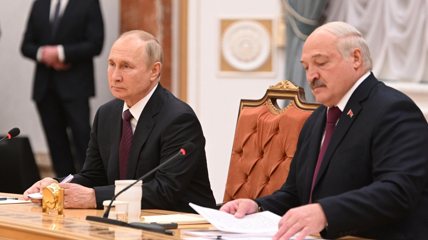 Танки, "Полонезы" и С-300: каким оружием Лукашенко может помочь Путину