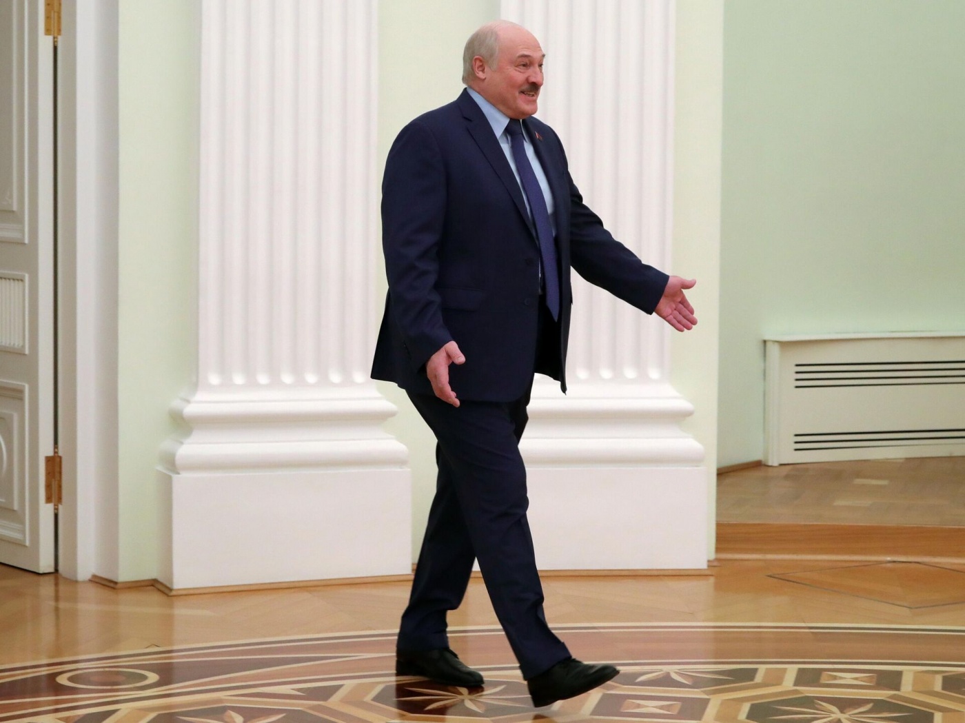 "Сусіди готові розгорнути агресію": Лукашенко терміново зібрав силовиків