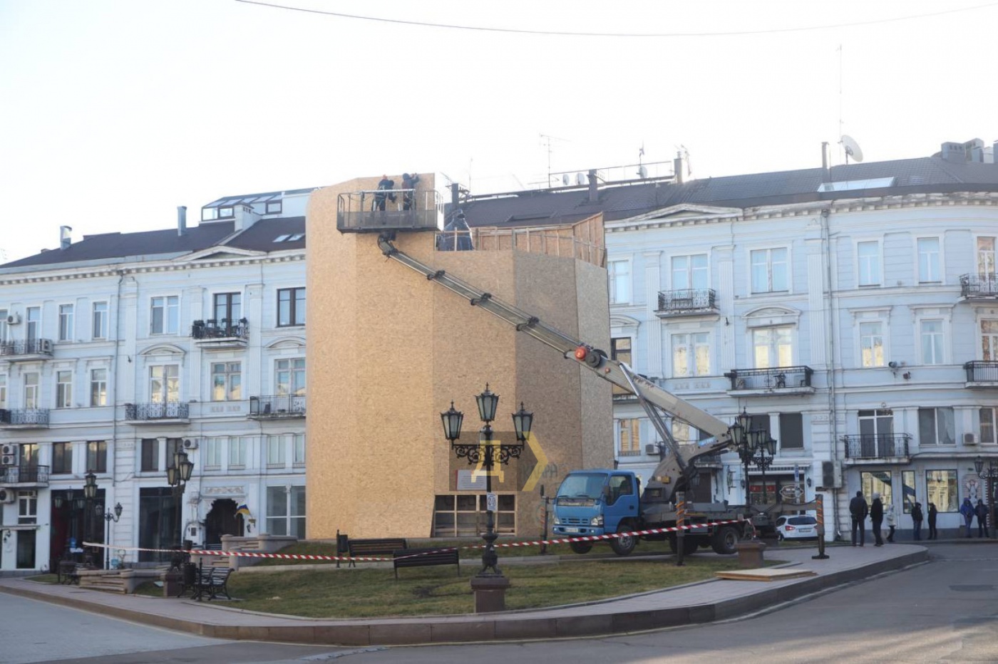 В Одессе приступили к демонтажу памятника Екатерине II