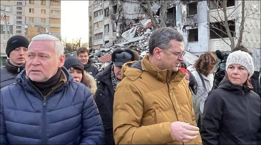 Глава МИД Германии увидела разрушенный Харьков и дала обещание украинцам